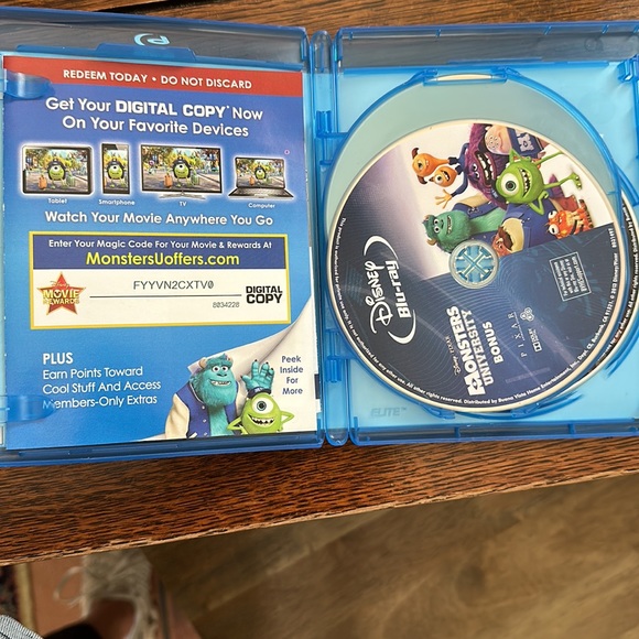 Blu-Ray Collections of Disney Pixar Monsters Inc and Monsters University - Picture 9 of 10